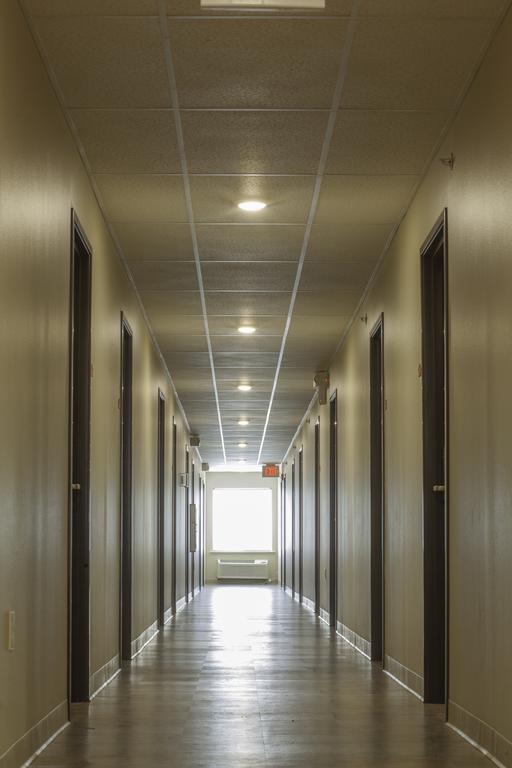 Woodspring Suites Williston Buitenkant foto