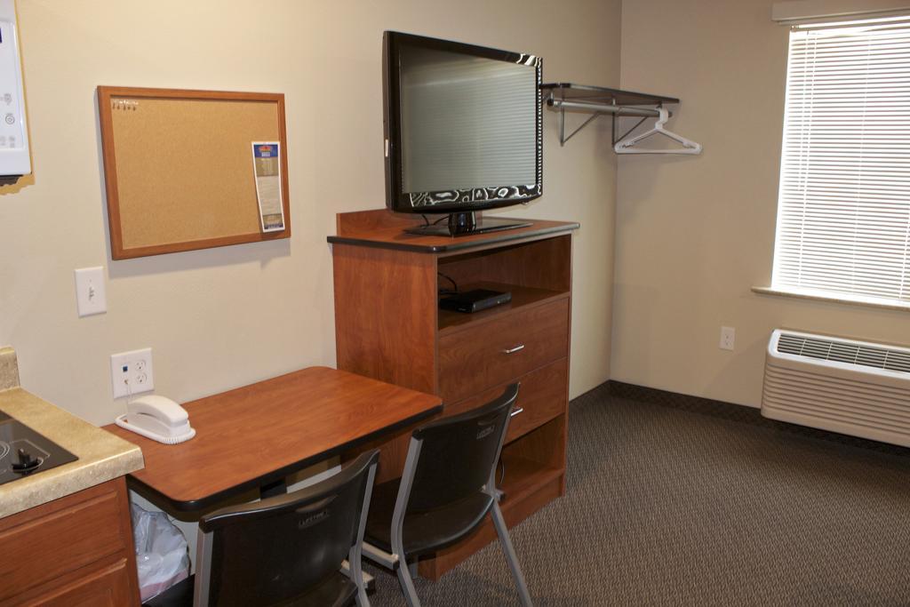 Woodspring Suites Williston Buitenkant foto