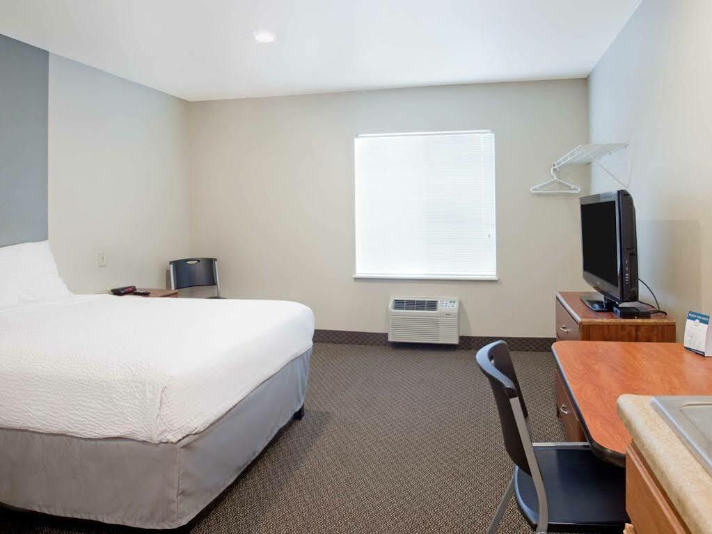 Woodspring Suites Williston Buitenkant foto