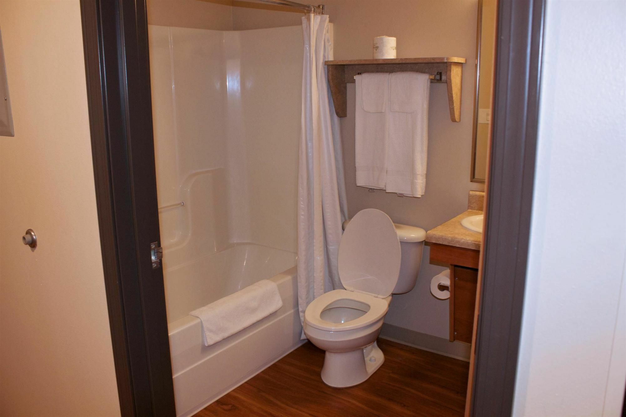 Woodspring Suites Williston Buitenkant foto