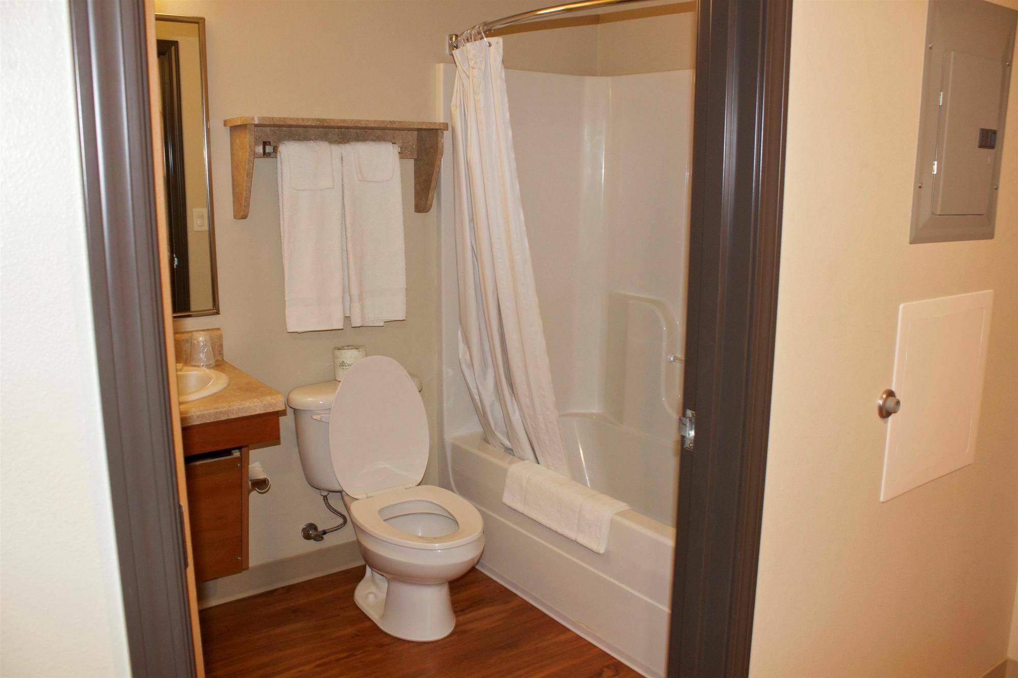 Woodspring Suites Williston Buitenkant foto